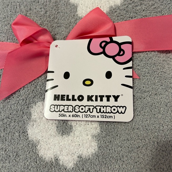 Hello Kitty Reversible Blanket - Picture 3 of 3